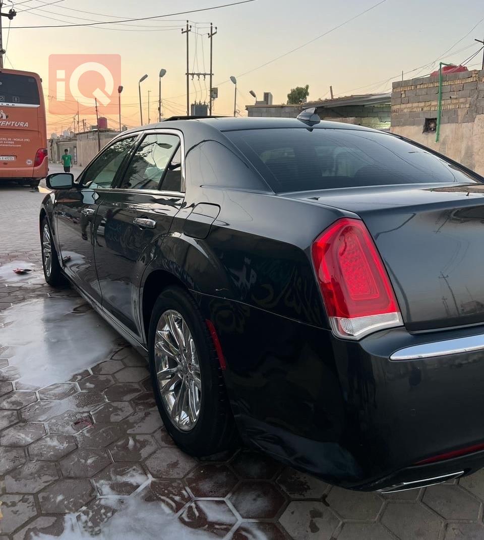 کرایسلەر 300